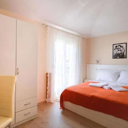 Paradiso 2 Mit Pool , Garten, Liegen * بوريتش
