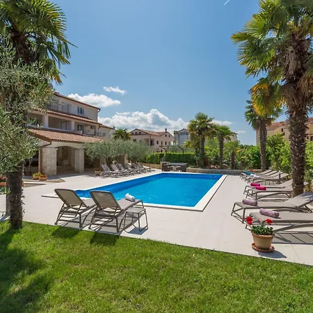 شقة Paradiso 2 Mit Pool , Garten, Liegen *