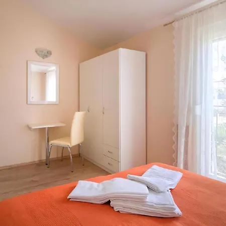 Paradiso 2 Mit Pool , Garten, Liegen شقة بوريتش