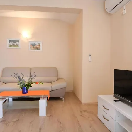 شقة Paradiso 2 Mit Pool , Garten, Liegen بوريتش
