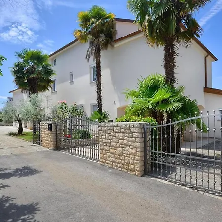 Paradiso 2 Mit Pool , Garten, Liegen * ポレッチ